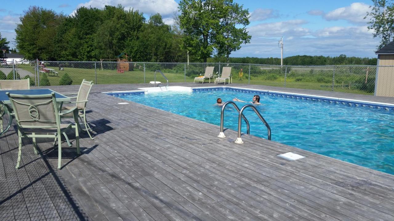 Acadia Sunrise Motel Trenton Bagian luar foto